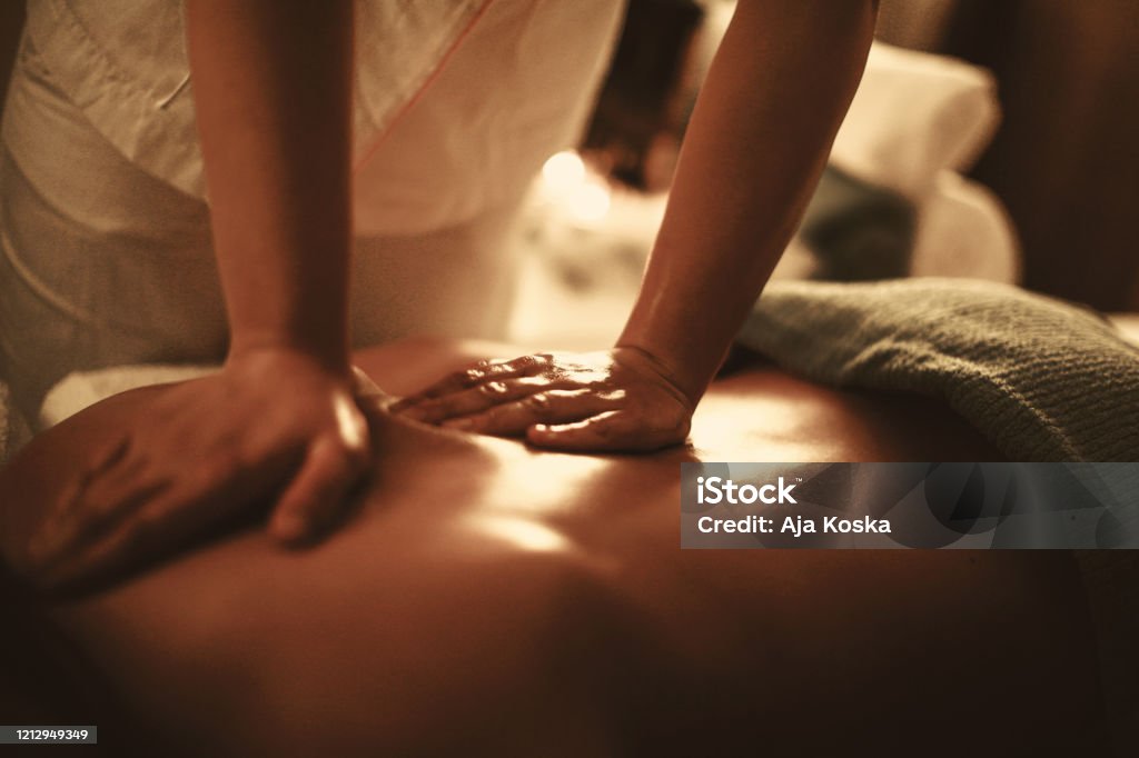 HÄRTER RÜCKENMASSAGE